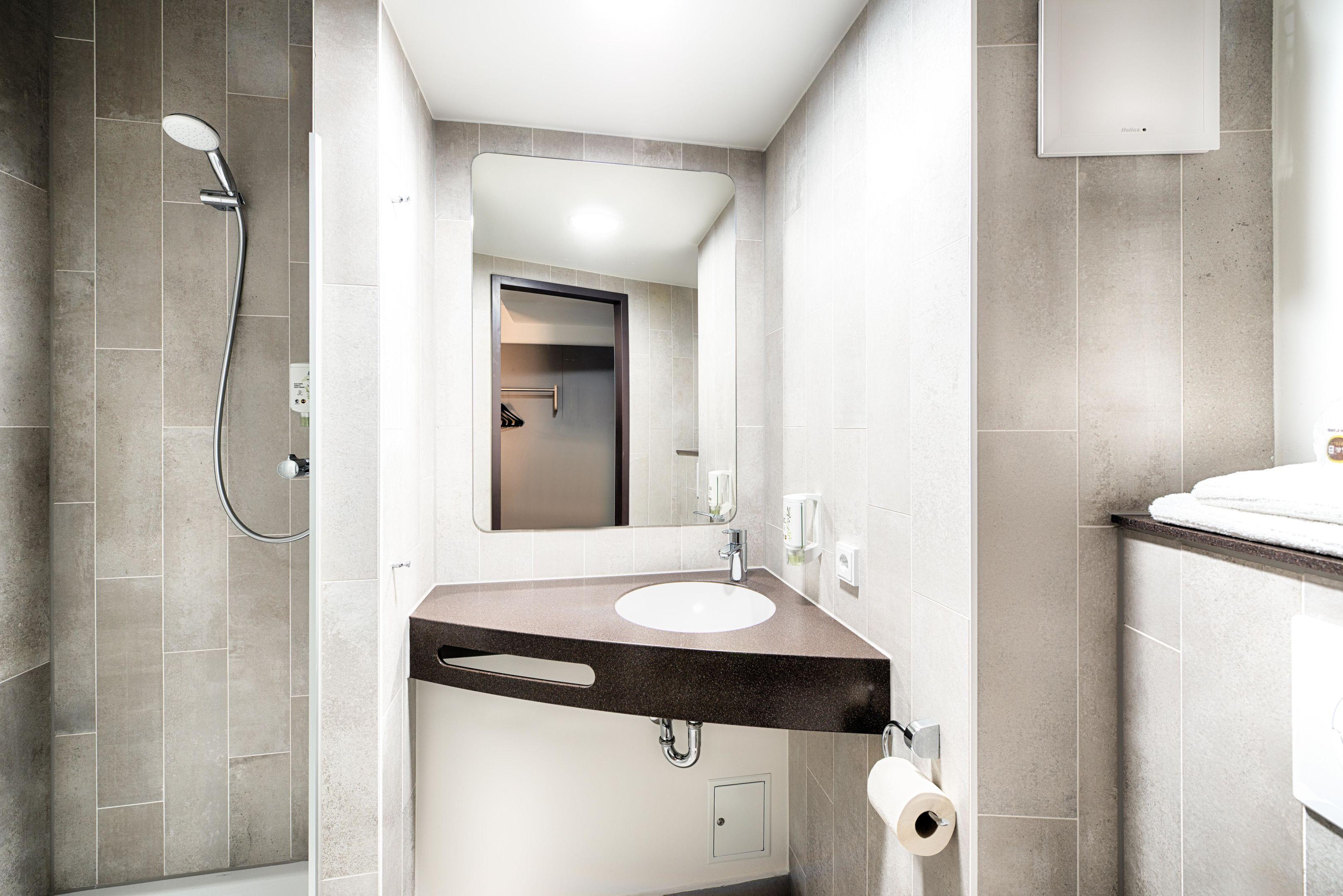 B&B Hotel Rostock City-West ภายนอก รูปภาพ