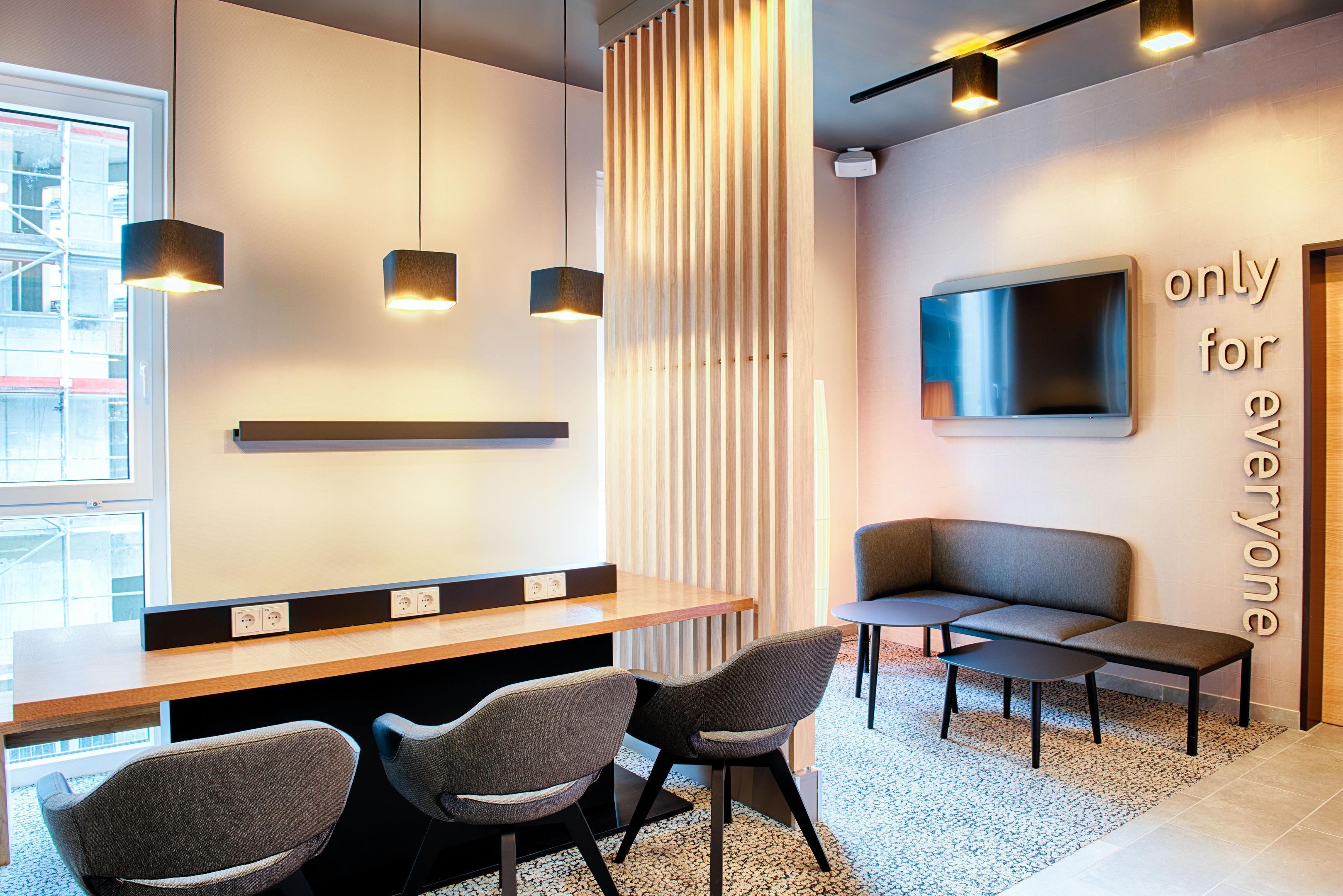 B&B Hotel Rostock City-West ภายนอก รูปภาพ